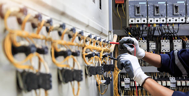 Professional Electrician technician working in Fairbury, NE